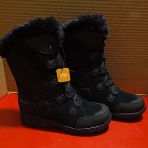 Columbia Black Winter Boots with Faux Fur Trim